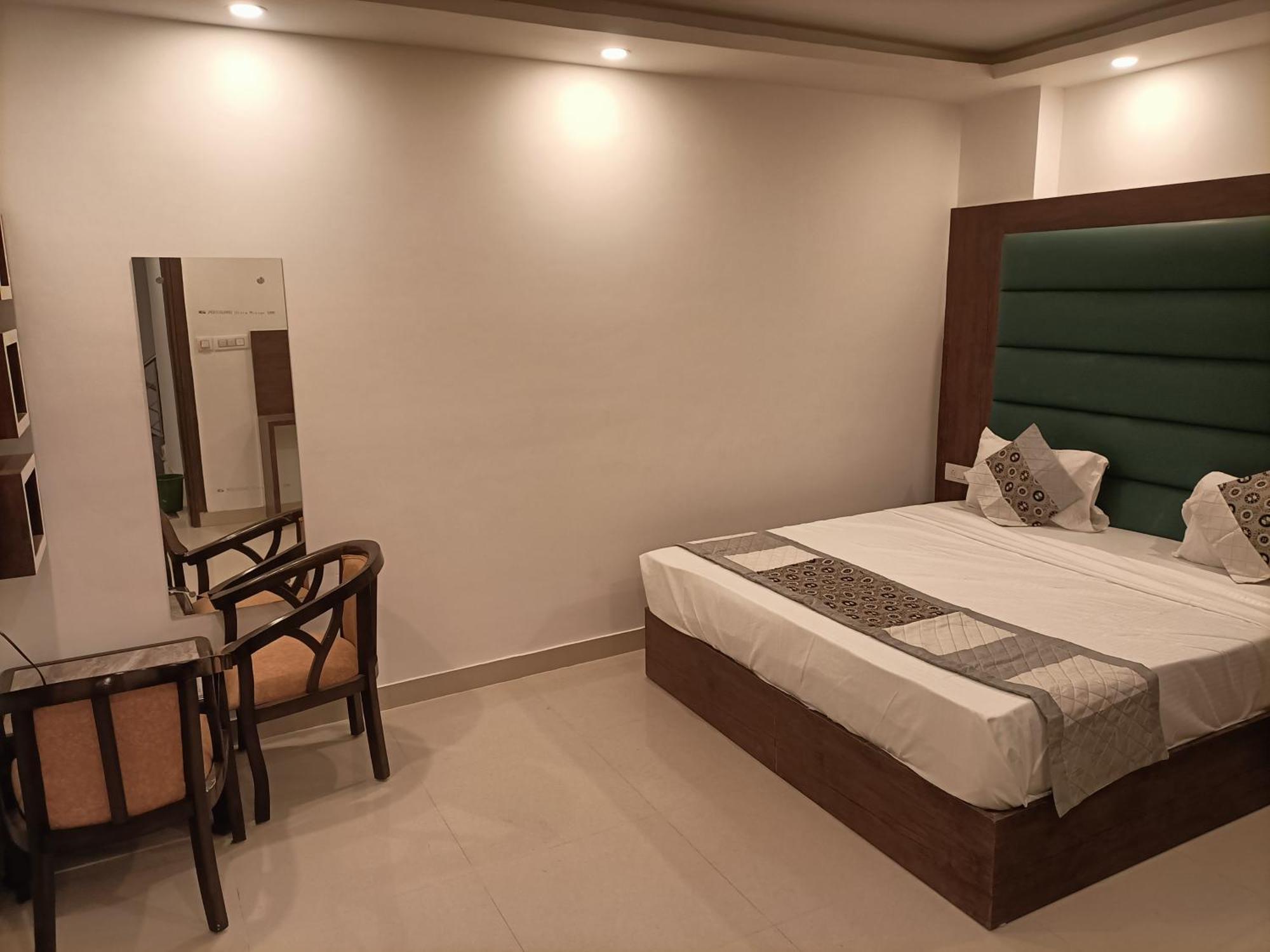 Hotel Grand Aerotech New Delhi Buitenkant foto