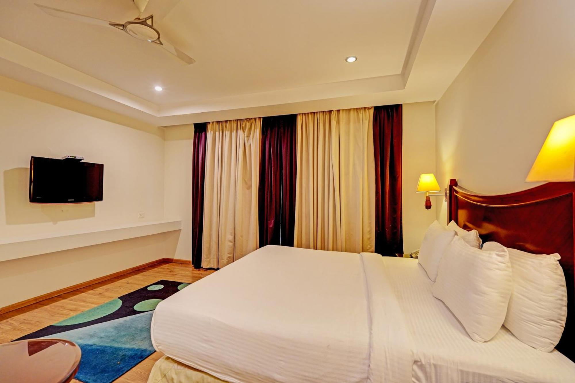 Hotel Grand Aerotech New Delhi Buitenkant foto
