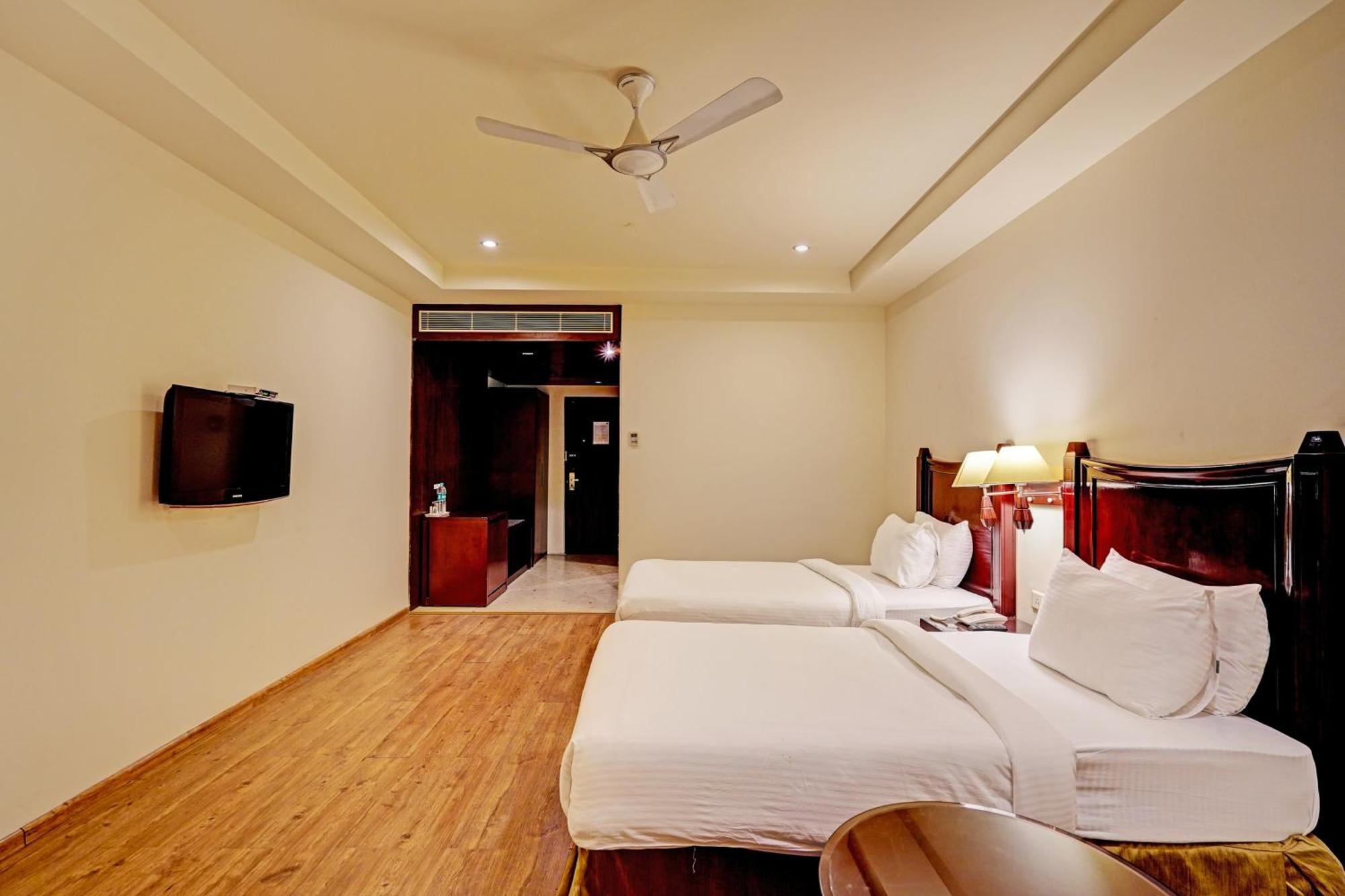 Hotel Grand Aerotech New Delhi Buitenkant foto